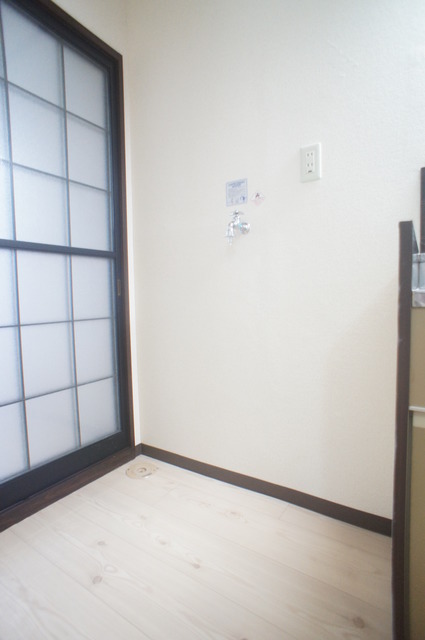 その他　室内洗濯機置場♪雨でも安心してお洗濯できます！