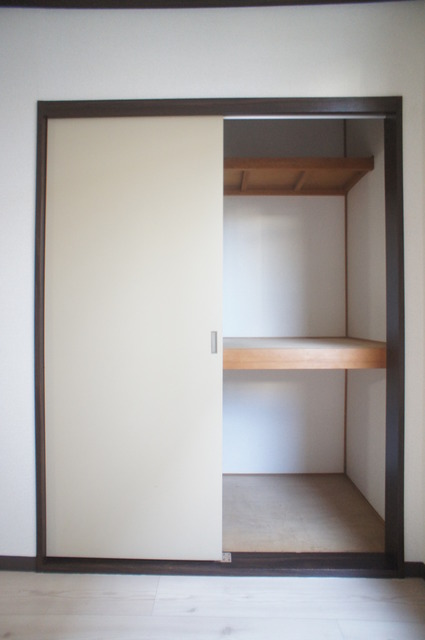 収納　昔ながらの押入タイプは奥行があるので、収納らくらく♪