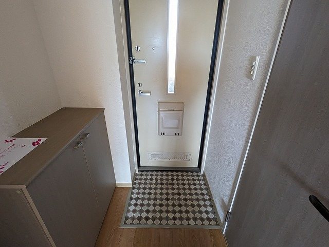 玄関　※別部屋参考写真