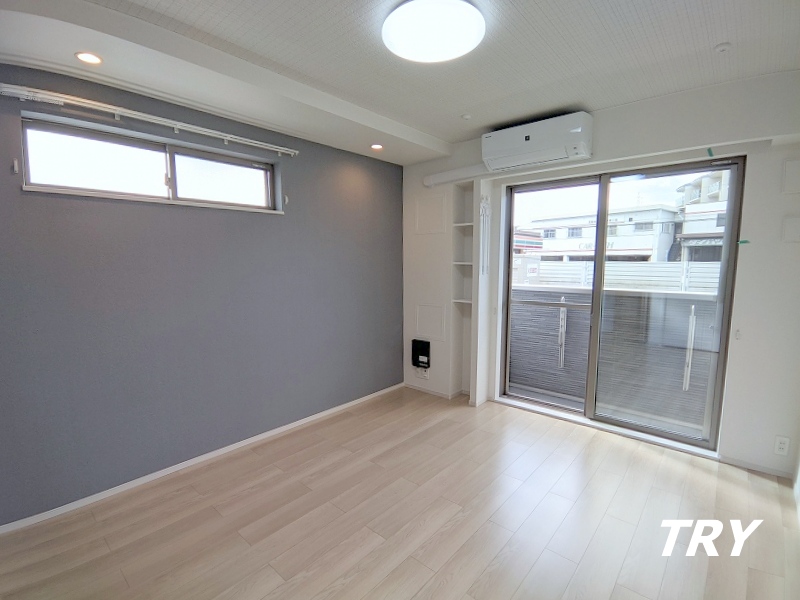 居室・リビング　角部屋の明るいお部屋です。