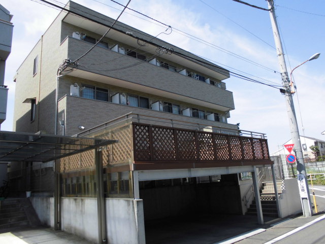 建物外観　ワンルーム。ネット無料。バス・トイレ別。南向き。