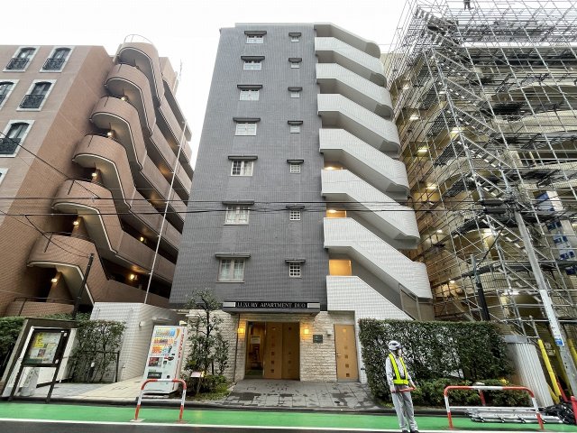 東京都新宿区西五軒町（マンション）の賃貸物件の外観