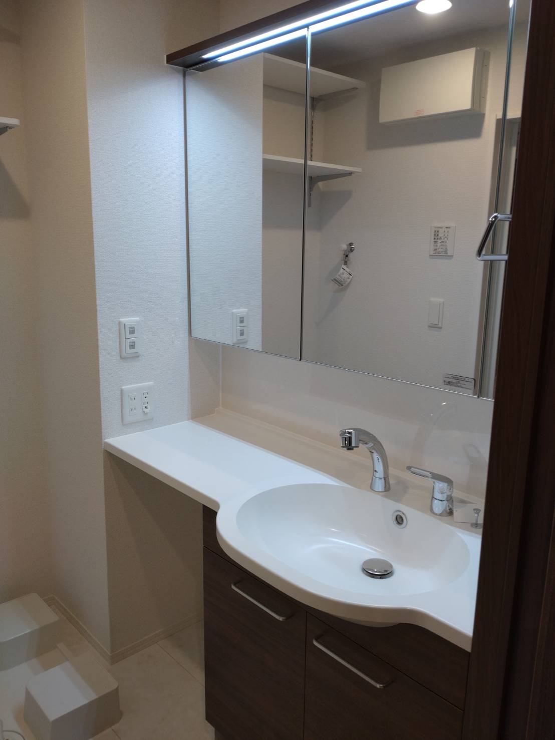 洗面設備　朝の身支度はここで。