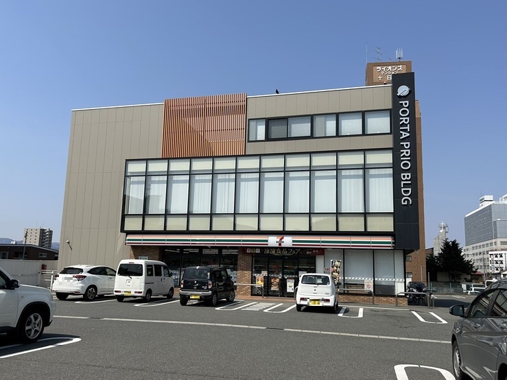 コンビニ　セブンイレブン山形十日町4丁目店（コンビニ）まで208m