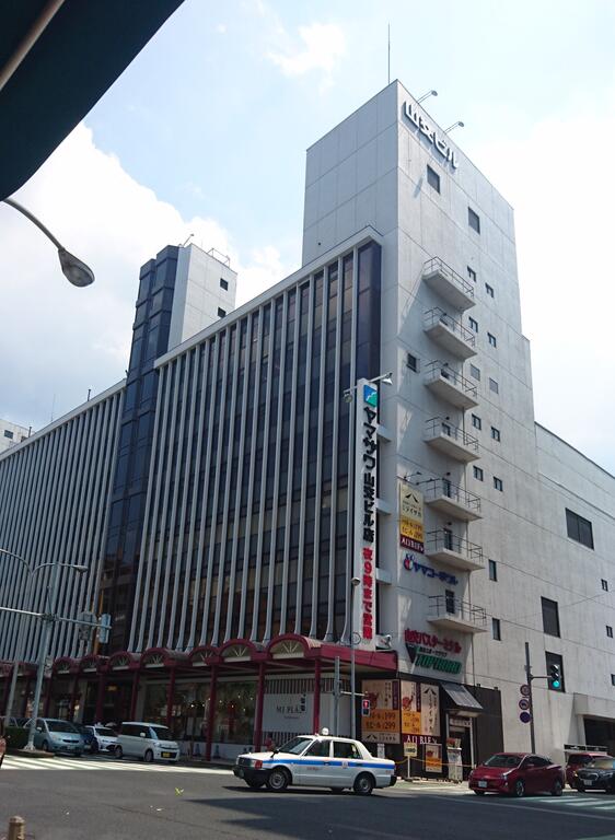 ドラックストア　ドラッグヤマザワ山交ビル店（ドラッグストア）まで563m