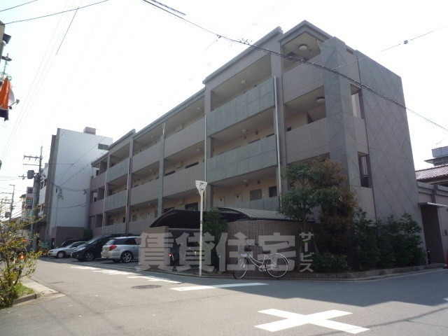 堺市北区南長尾町のマンションの建物外観