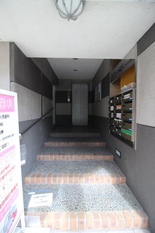 【茨木市元町のマンションのエントランス】