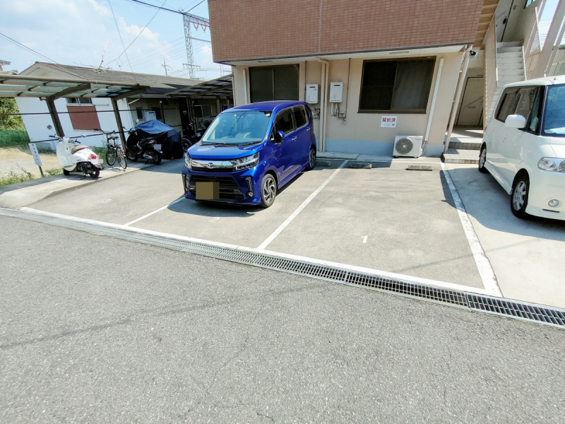 【奈良市西大寺赤田町のマンションの駐車場】