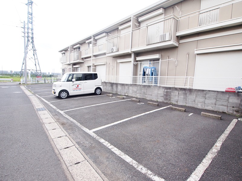 【フレグランス生実の駐車場】