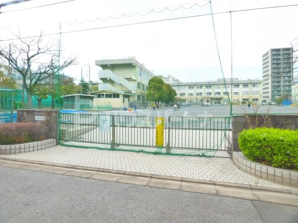 【ラナイタウンルネッサンスプラザハウスの小学校】