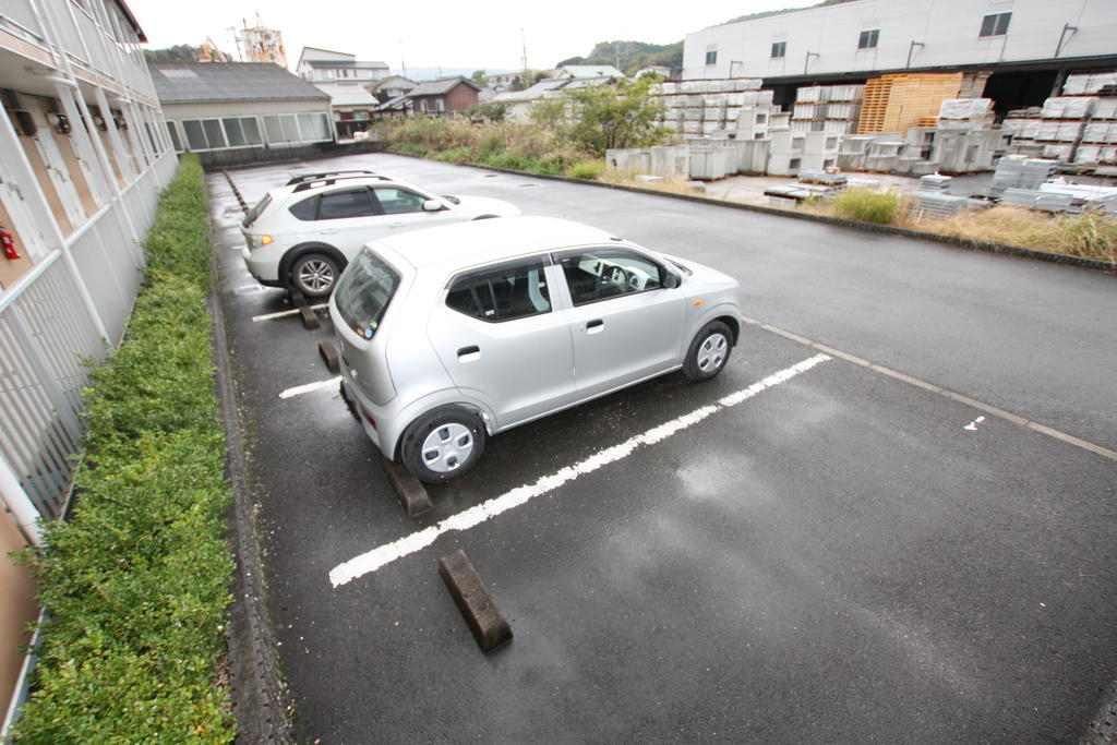 【高松市牟礼町大町のアパートの駐車場】