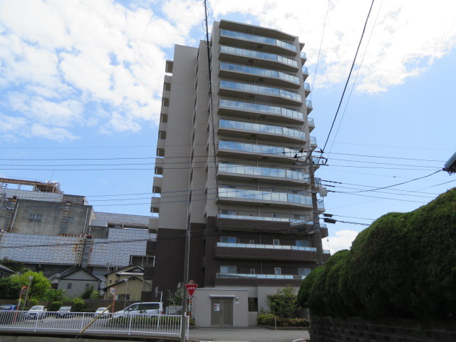 駿東郡長泉町下土狩のマンションの建物外観