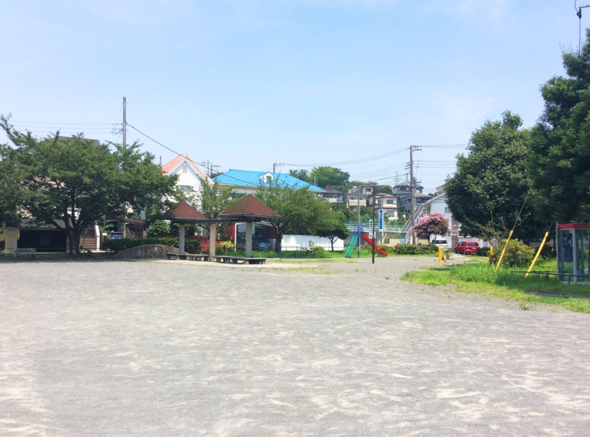 【横浜市港北区鳥山町のアパートの公園】