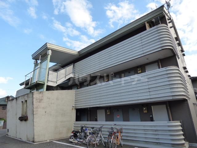 【市川市田尻のマンションの建物外観】