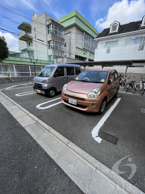 【松原市南新町のアパートの駐車場】