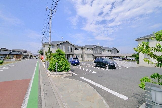 【川越市大字鯨井のアパートの駐車場】