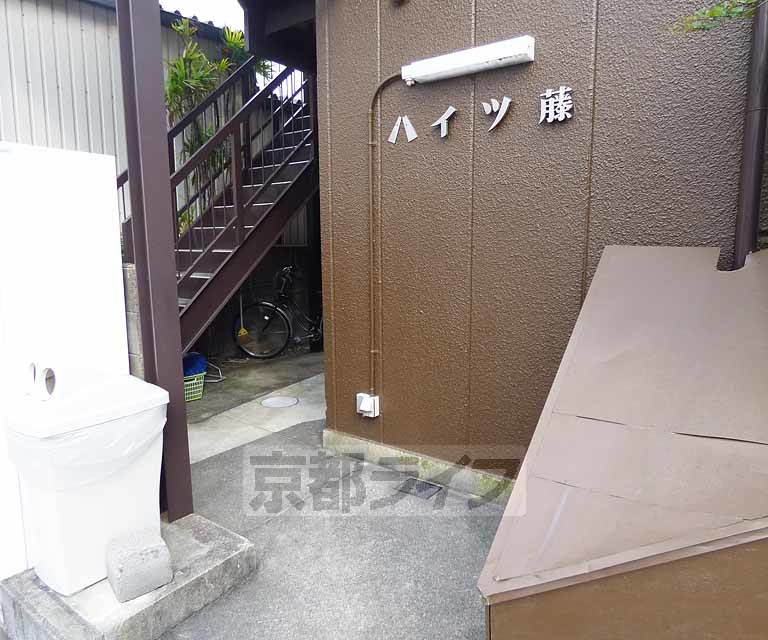 【京都市右京区梅津上田町のマンションのエントランス】