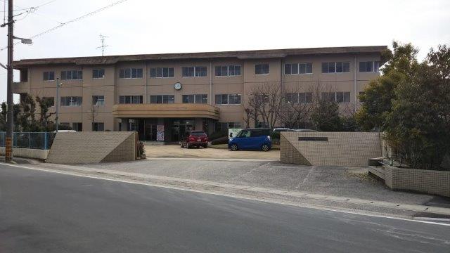 【総社市門田のマンションの小学校】