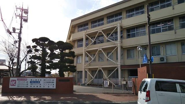 【総社市門田のマンションの中学校】