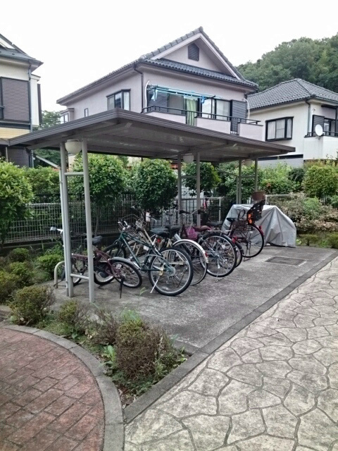 その他共有部分　屋根付の駐輪場完備です。
