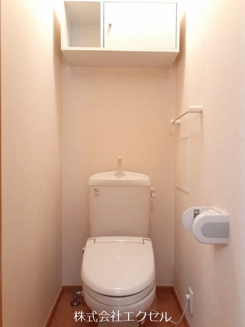 トイレ　温水洗浄便座です。