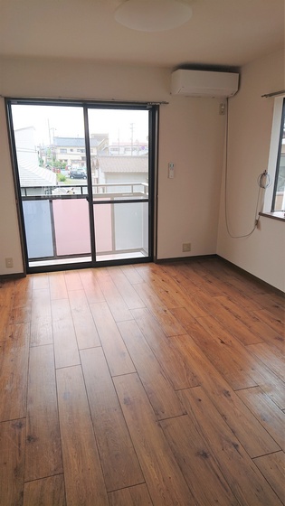 居室・リビング　※他号室の写真です