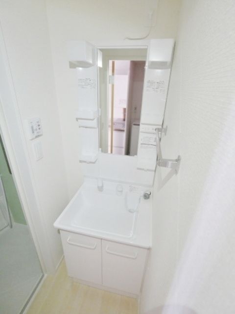 洗面設備　★朝の身支度に便利な独立洗面台です★