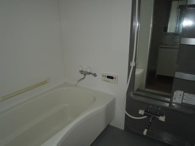 バス・シャワールーム　イメージ写真（同じ間取りの他部屋の写真です）