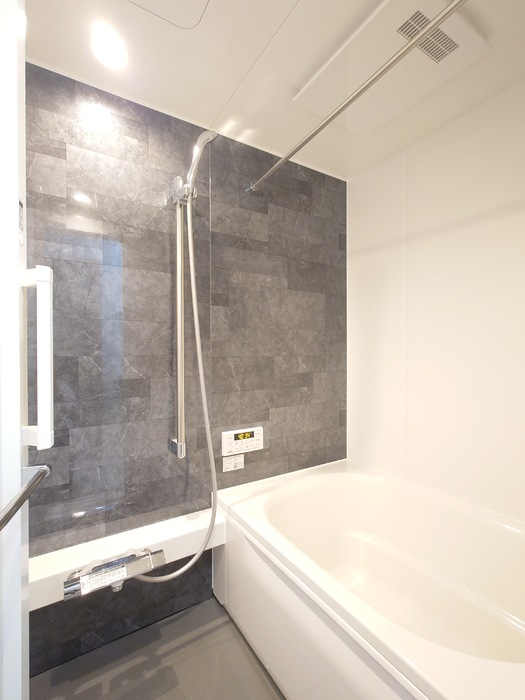 バス・シャワールーム　コンパクトで使いやすいお風呂です