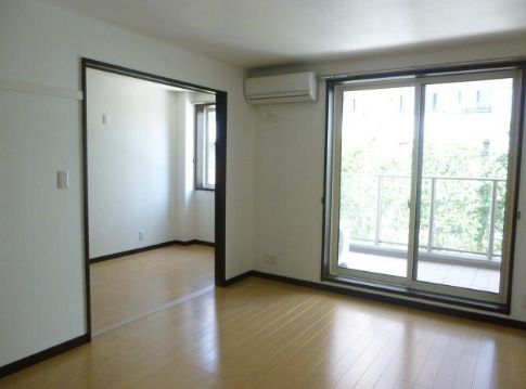 居室・リビング　☆明るい居室☆