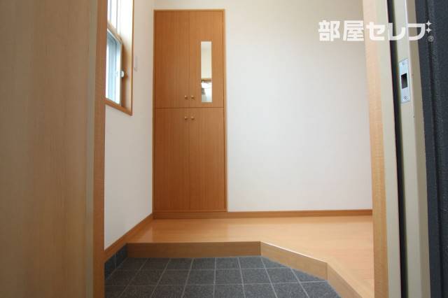 玄関　※２０５号室の写真です。