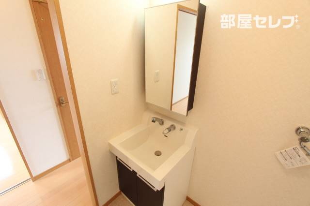 洗面設備　※２０５号室の写真です。