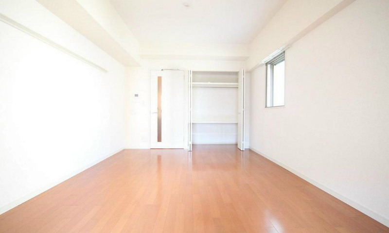 居室・リビング　洋室8.4帖　クローゼット付（収納充実してます）