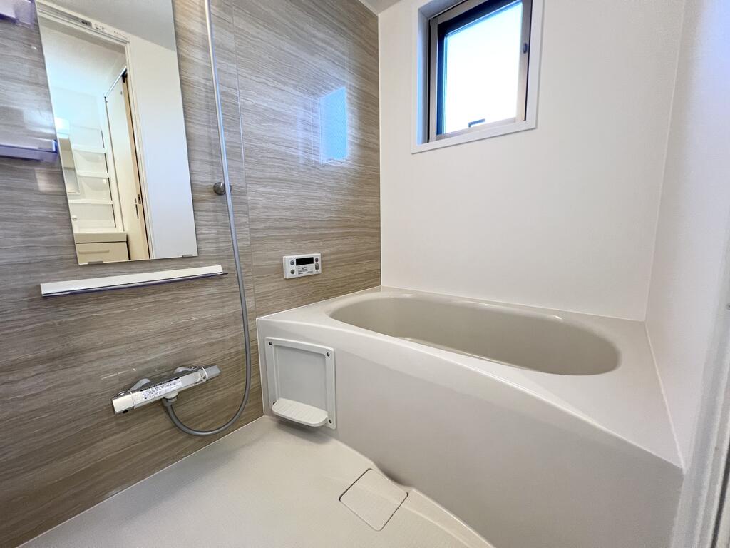 バス・シャワールーム　※写真は反転タイプの部屋です。