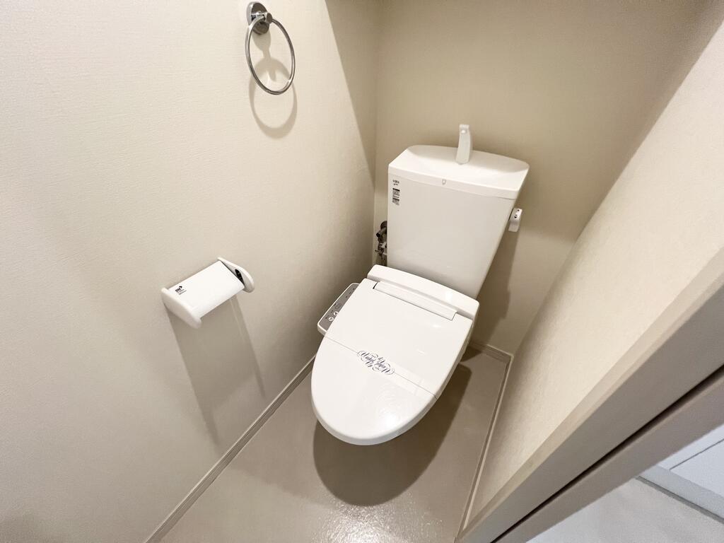 トイレ　※写真は反転タイプの部屋です。