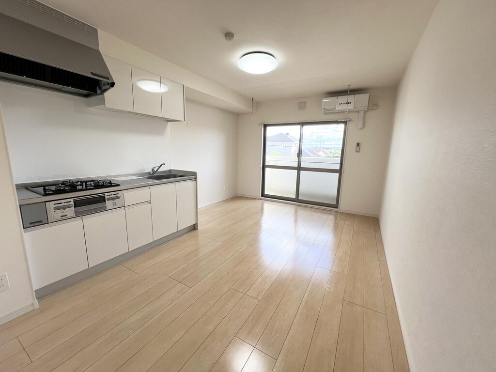 居室・リビング　※写真は反転タイプの部屋です。