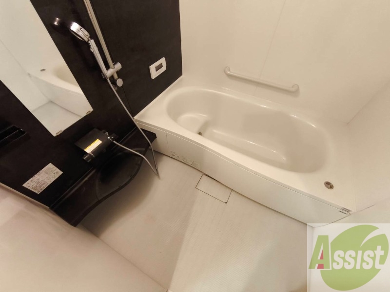 バス・シャワールーム　お風呂になります。一日の疲れを癒してくださいね。