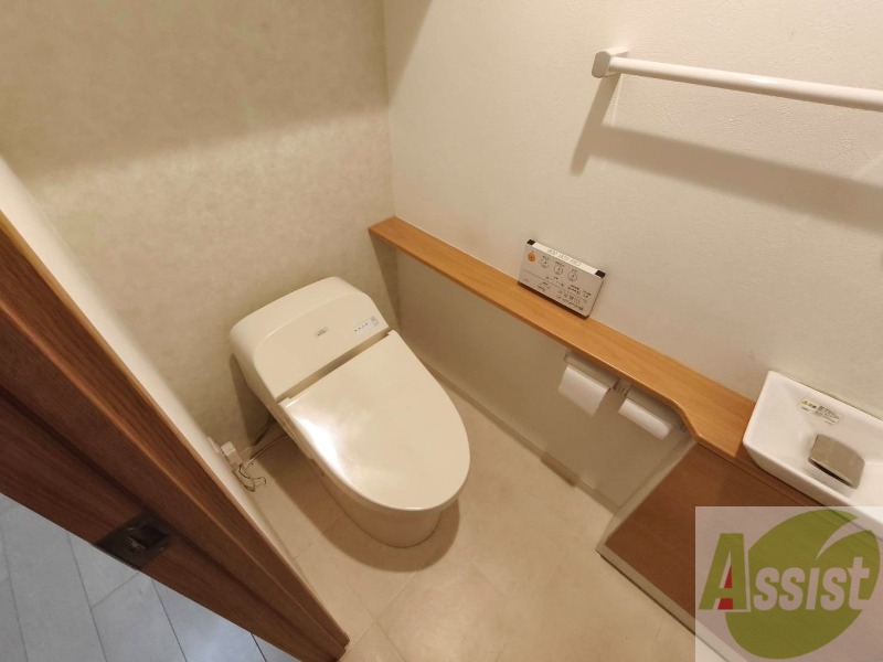 トイレ　ウォシュレット機能がついたトイレ。安心して使用できますね。