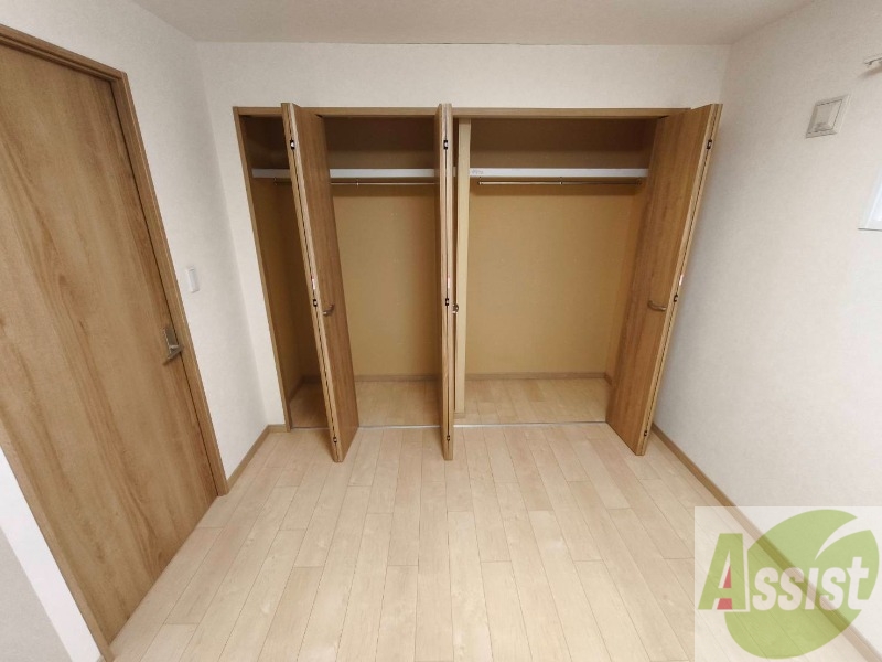 収納　寝室の収納です。部屋がすっきり片付きます。