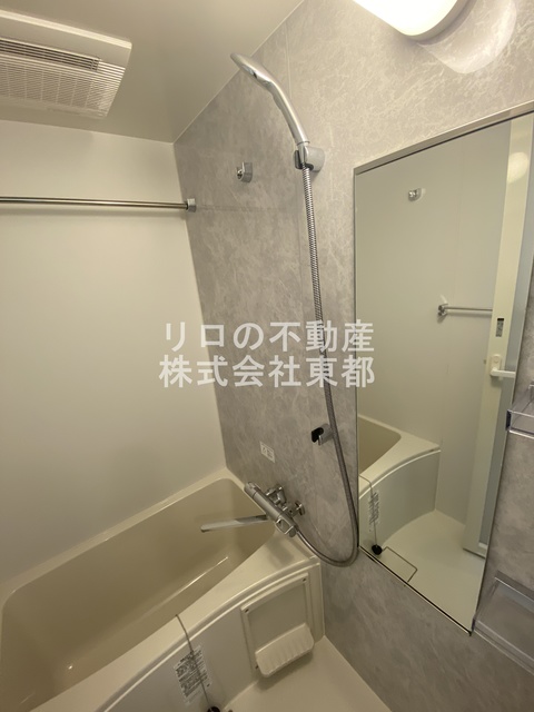 バス・シャワールーム　足が伸ばせる広々バスタブでリラックス♪