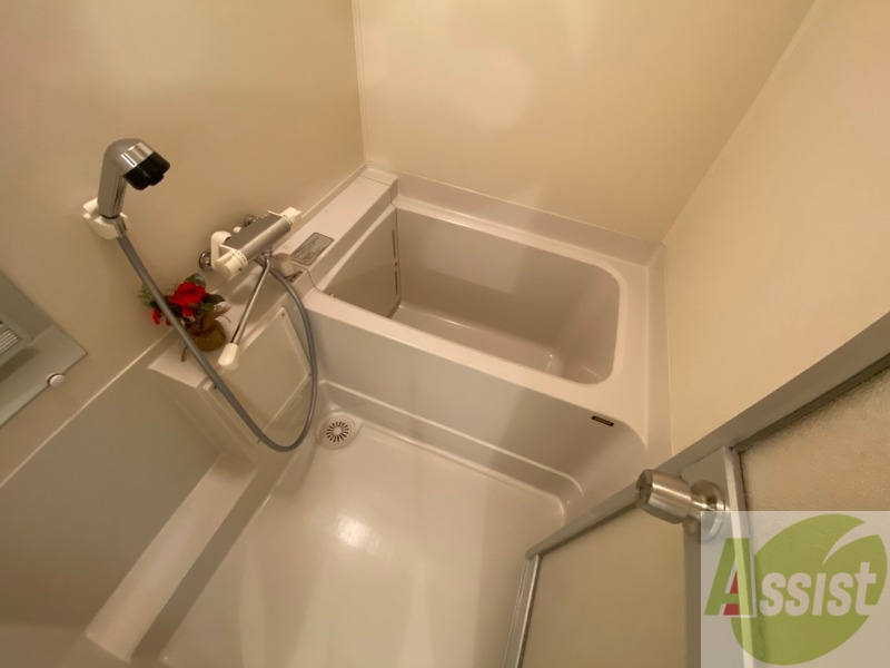 バス・シャワールーム　お風呂になります。一日の疲れを癒してくださいね。