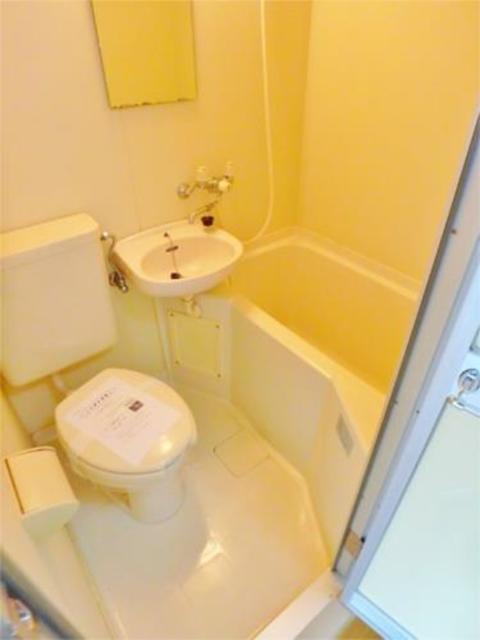 バス・シャワールーム　浴槽にも浸かれるサイズです