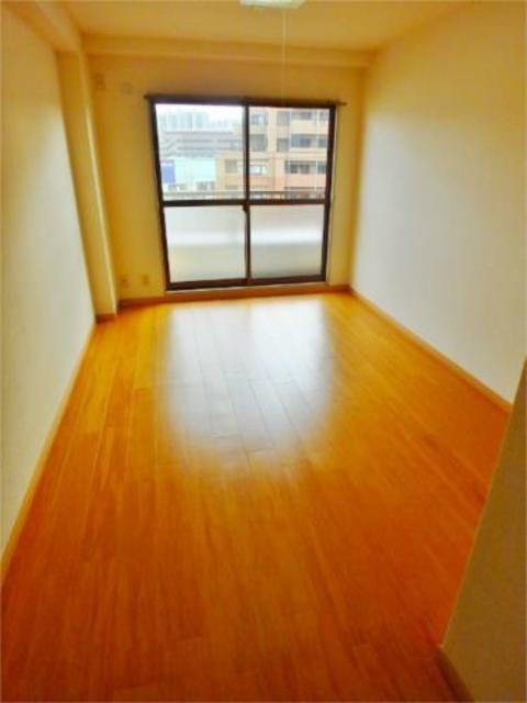 居室・リビング　フローリングもきれいに張り替えました