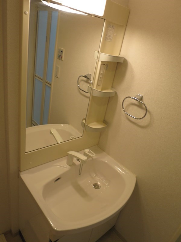 洗面設備　「あると便利な独立洗面台です」