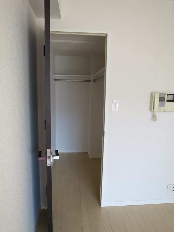 収納　「ハンガーポール付のクローゼット」