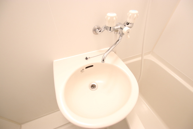 洗面設備　別部屋参考写真です
