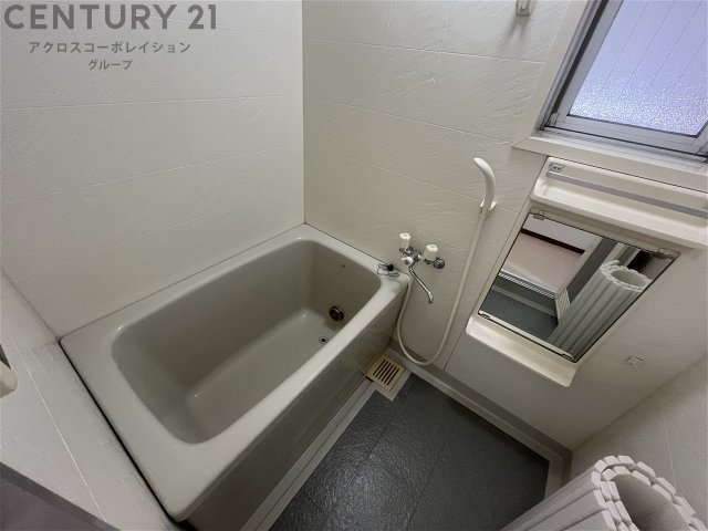 バス・シャワールーム　シンプルで機能的なユニットバスです