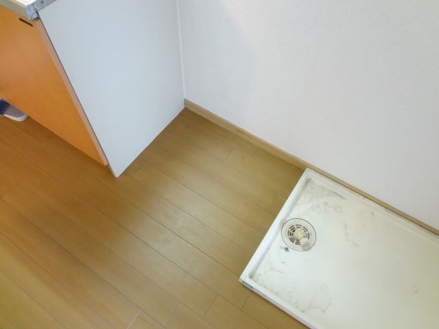 その他部屋・スペース　キッチンの横に冷蔵庫も置けます。