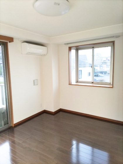 居室・リビング　※別号室の写真です