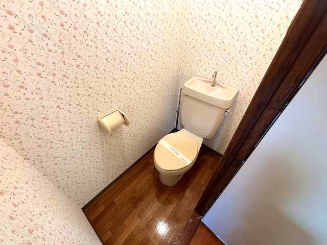 トイレ　別号室の写真です